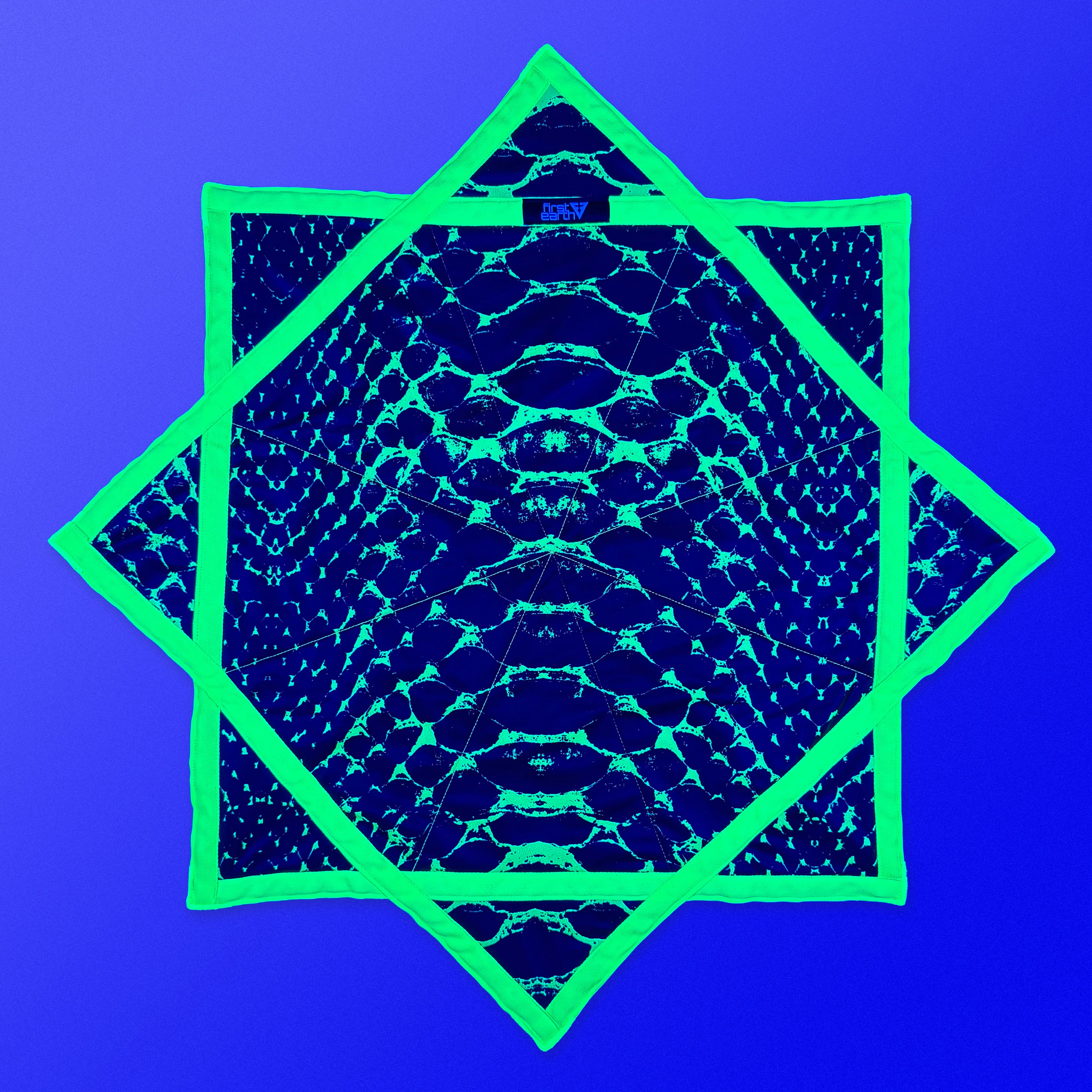 Neon Serpent – UV spinning flow star by First Earth, striking rave prop with serpent design 