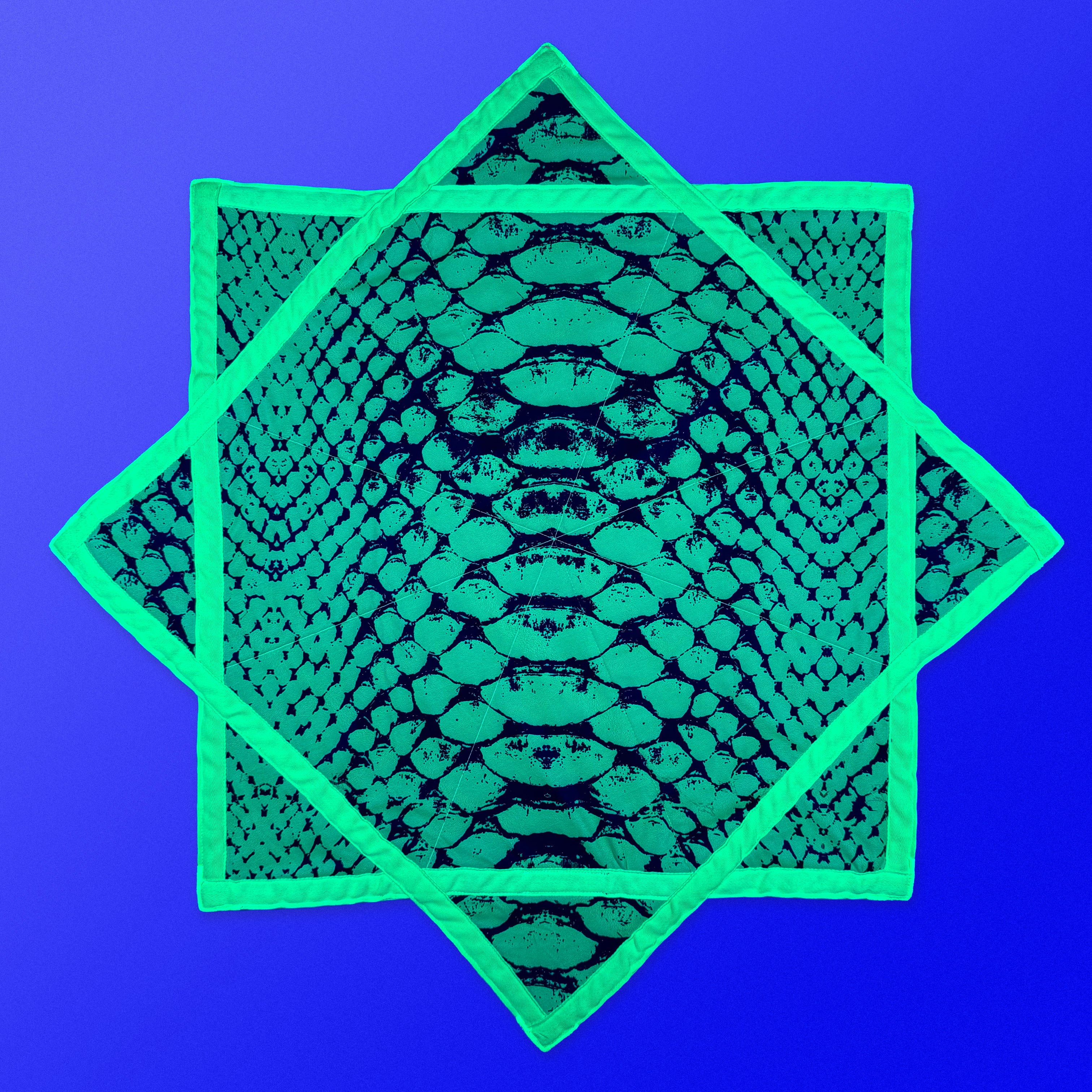 Neon Serpent – UV spinning flow star by First Earth, striking rave prop with serpent design 