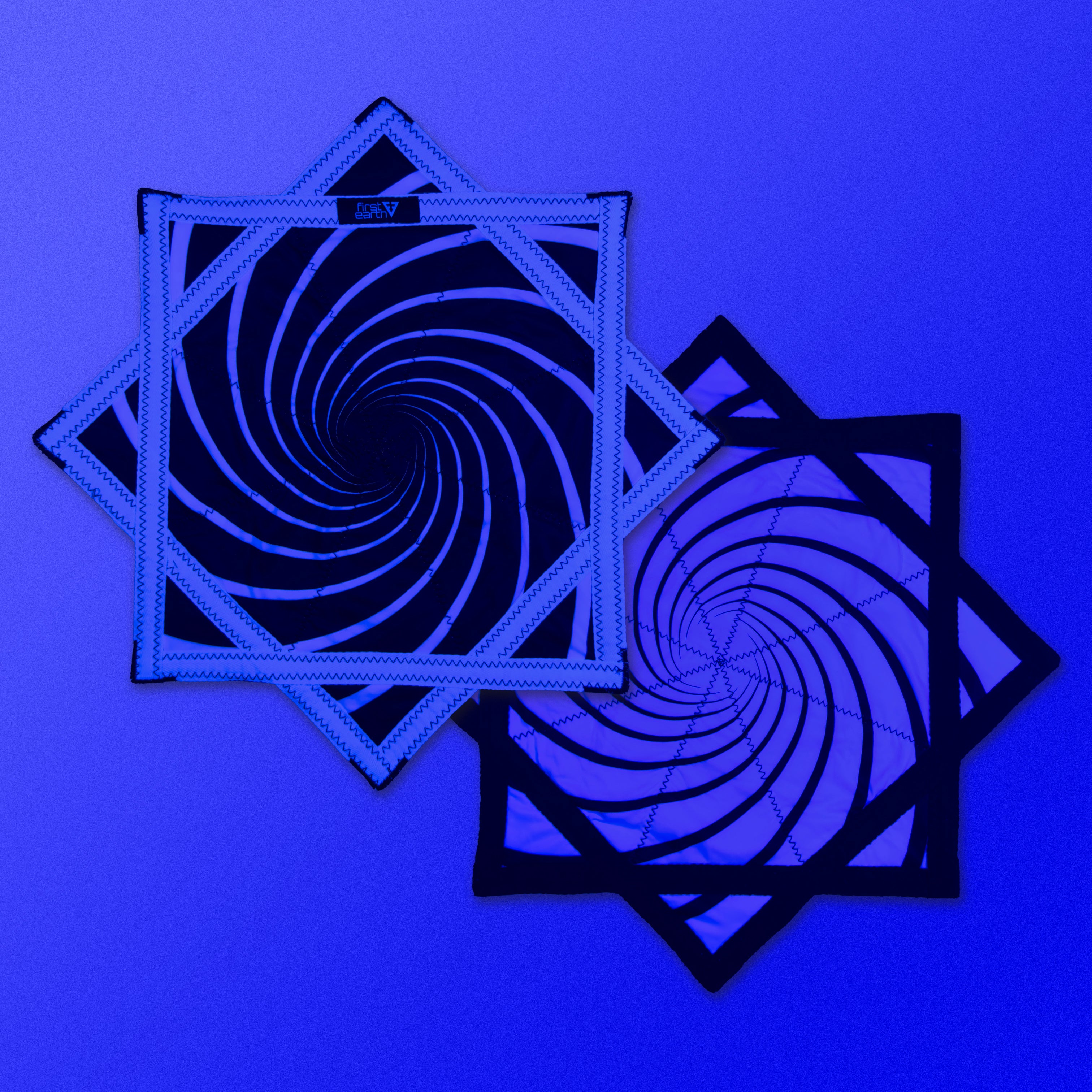 First Earth Mini Spiral 2 UV Flow Star — black and white 20” rave prop designed for fast, smooth spinning.
