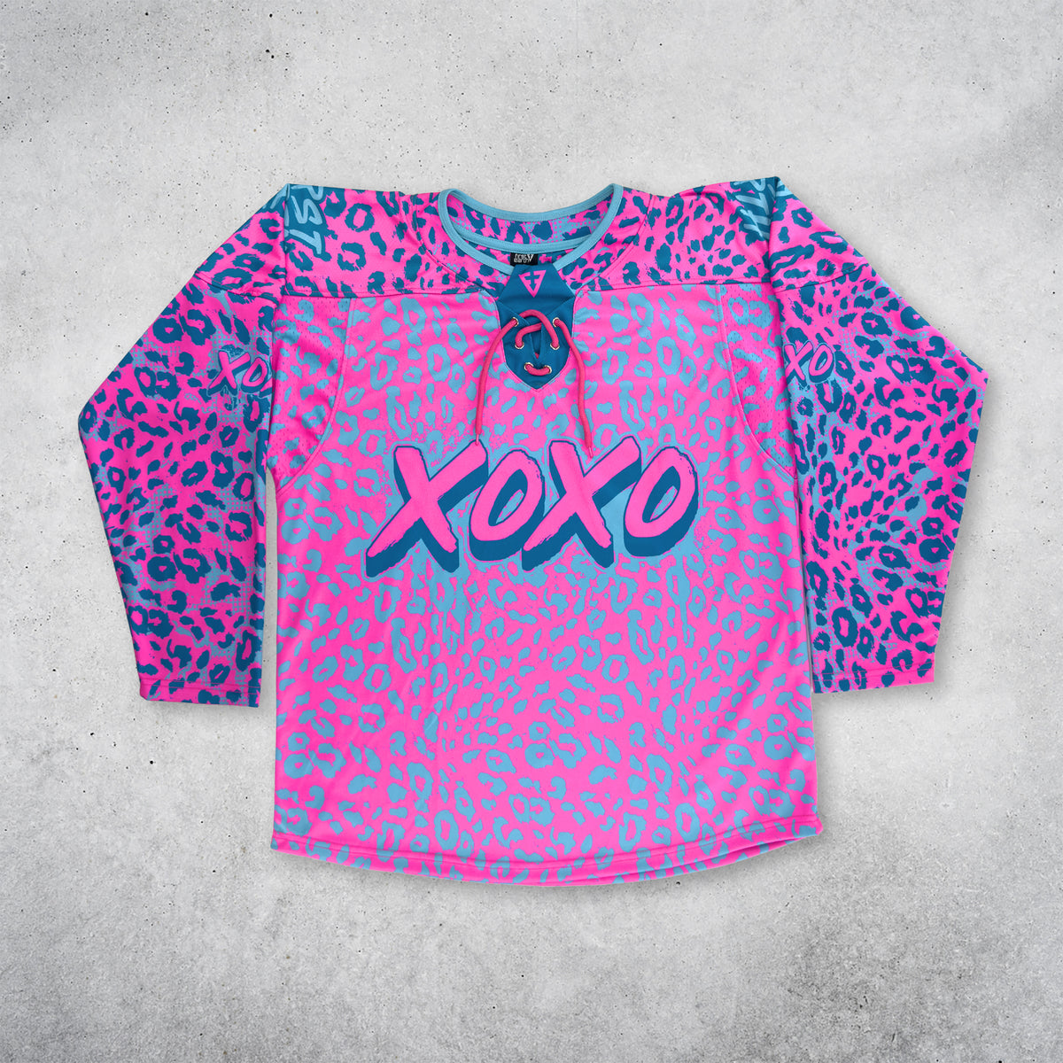 Neon Cheetah - UV - Hockey Jersey in daylight
