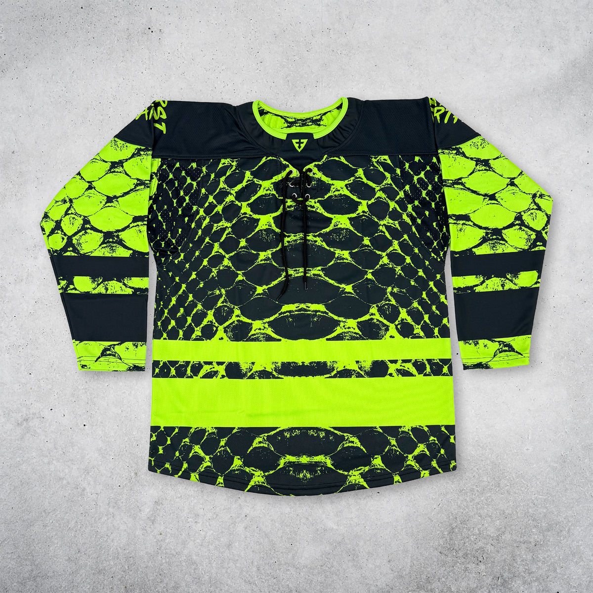 Neon Serpent - UV - Hockey Jersey in daylight